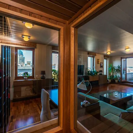 Skyline View With En Sauna Apartment *